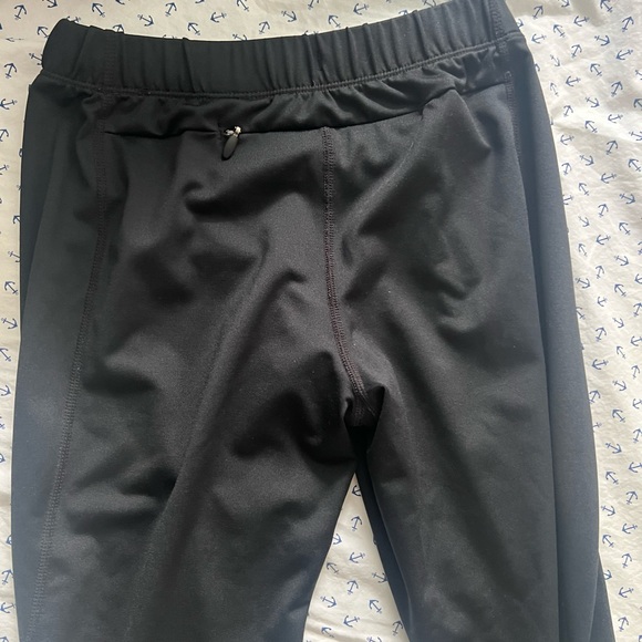 Lightly used ASICS black leggings - Picture 2 of 3